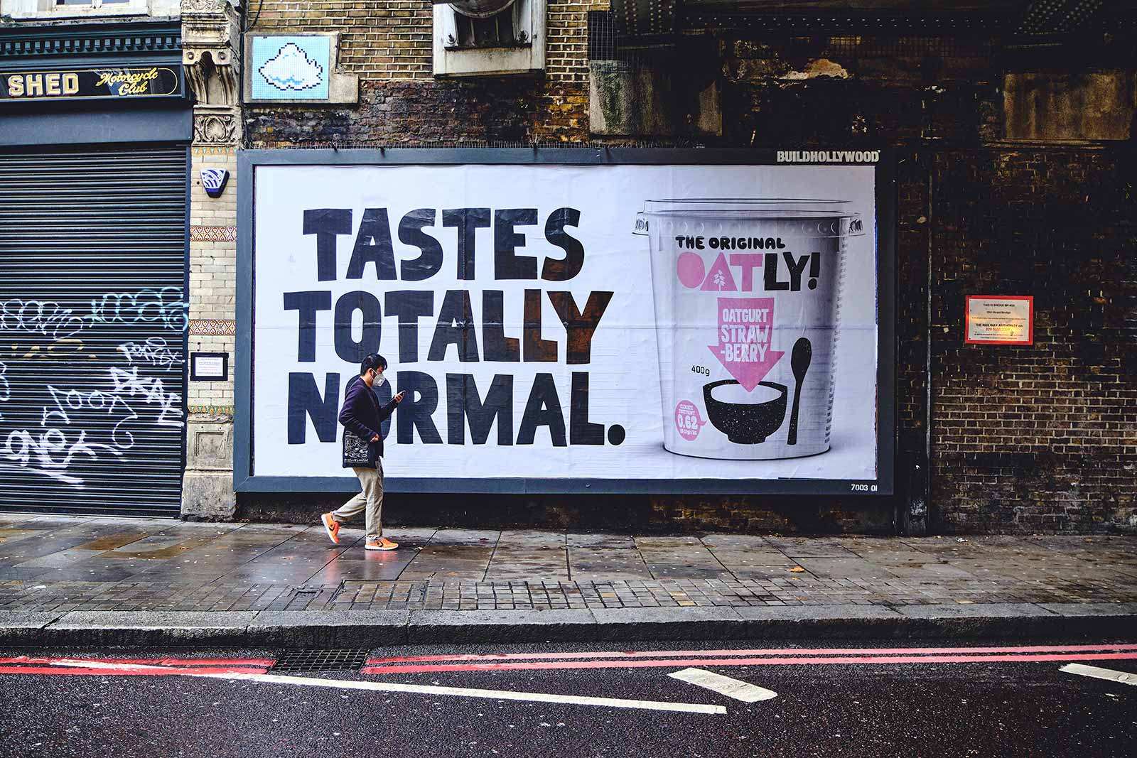 Kolorowe rewolucje: Oatly, Liquid Death, MTV, Merck i Braniff – opowieści o kultowych identyfikacjach wizualnych 3 JA Oatly O20 34